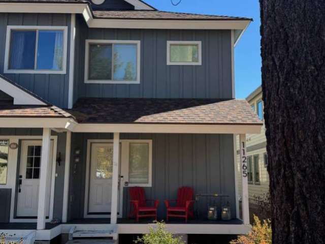 Charming Truckee Townhouse 3 Bed, 2.5 Bath, 1 Car Garage!